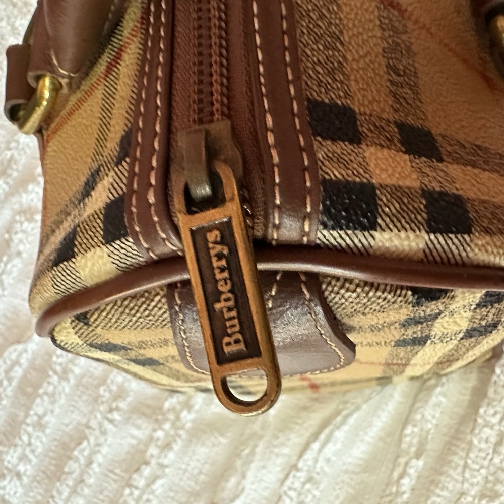 Classic Tan vintage boston burberry - Picture 6 of 9